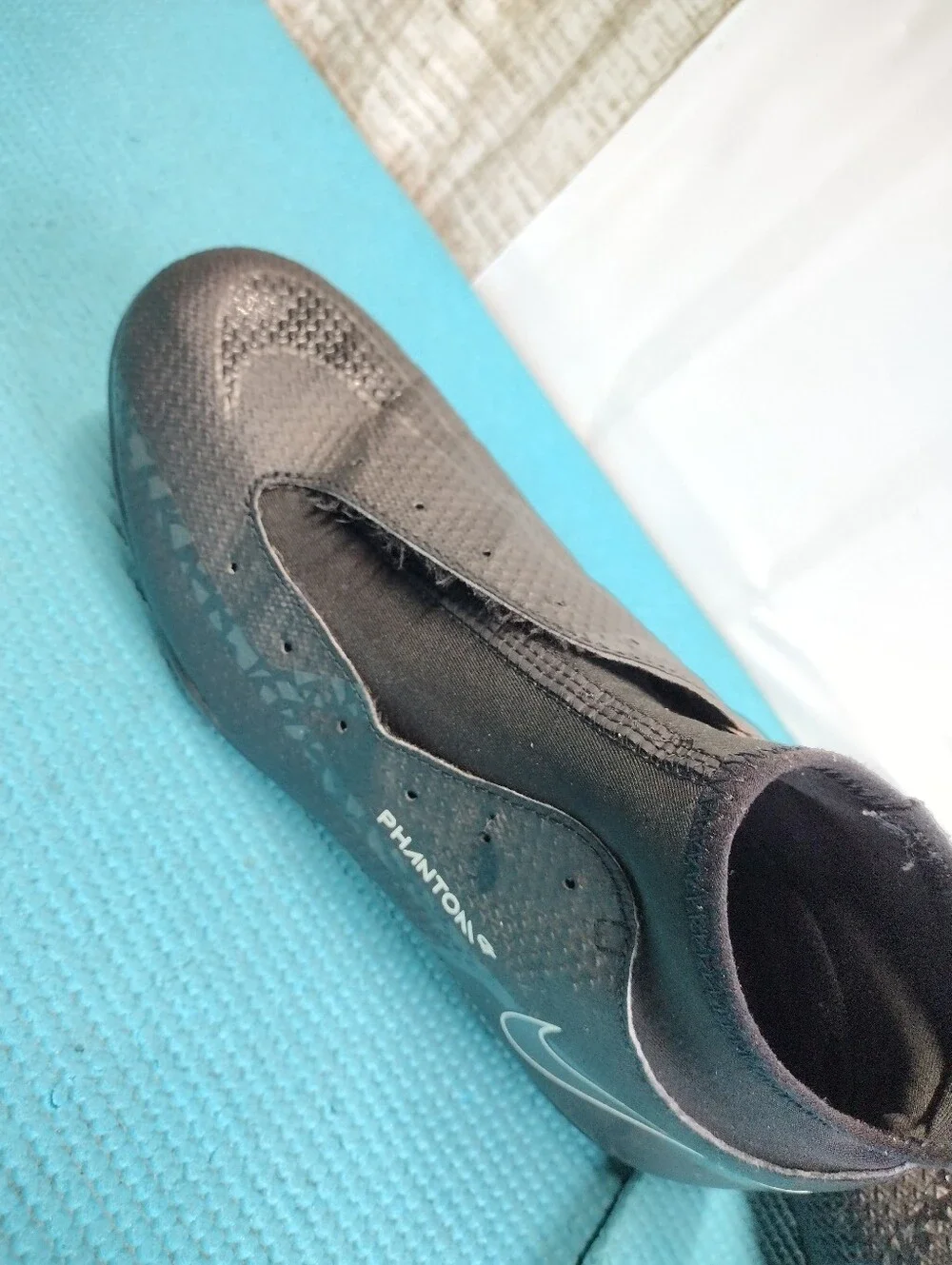 Nike Phantom Boy's Soccer Cleat w/ White Swoosh - 6